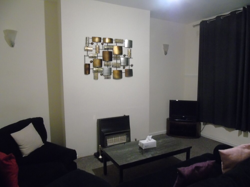 Lovely 2-bed House In Bolton Greater Manchester - University of Bolton