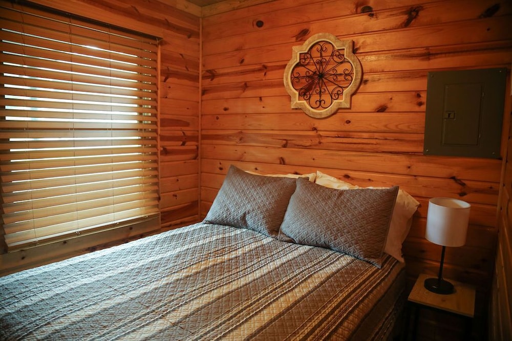 Cabin 2353 - Little Log Cabin Within Private Resort - Gaylord, MI