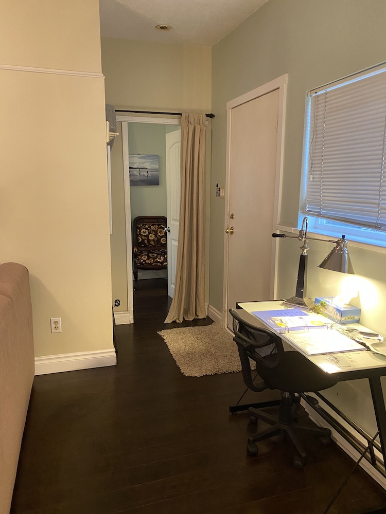 Pet Friendly Lane Home, Mins Away From Mtns & Waterfront City Of North Vancouver - バンクーバー