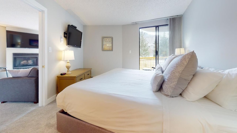 Marquise 206 Cozy Quiet 1 Bedroom / 1.5 Bath Suite, Pool, Forest View, Ski In/ski Out - British Columbia