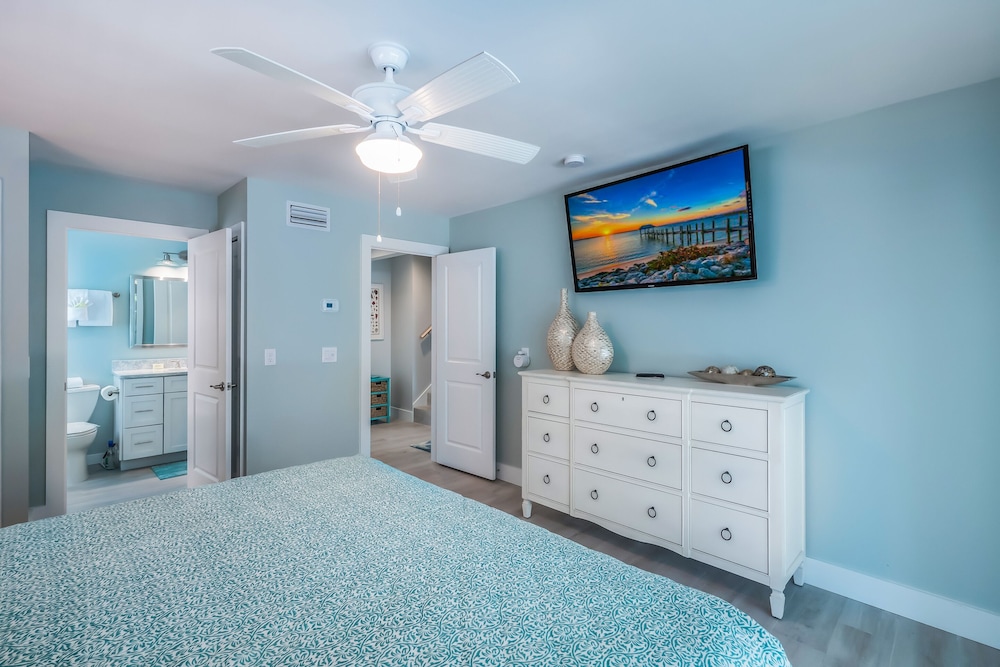Private Home With Rooftop Deck, Pool, And Hot Tub! - Anna Maria, FL