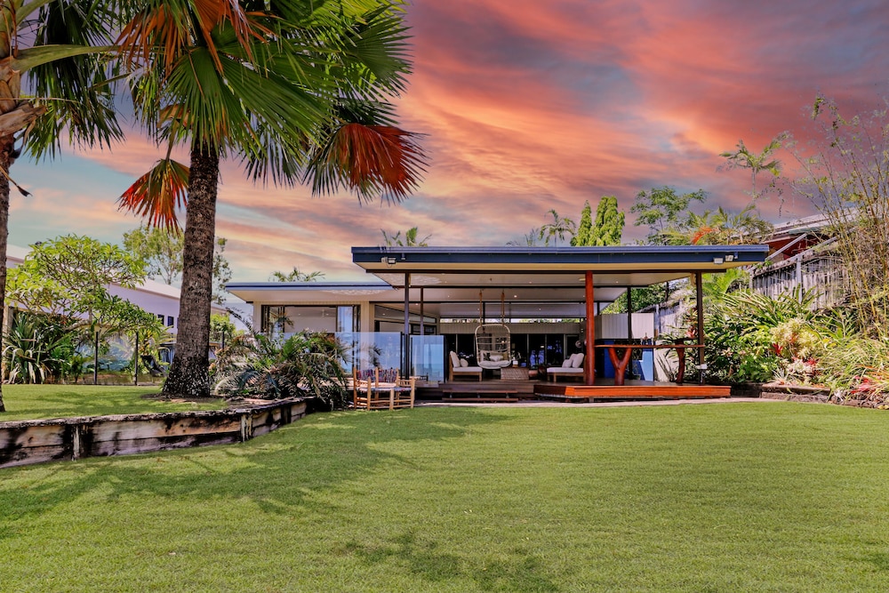 Absolute Beachfront House W/ Private Pool - Cairns Airport