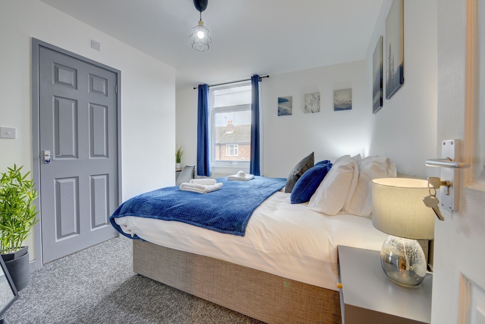 Hollis Road Coventry - Luxury 5 Bedroom House - West Midlands