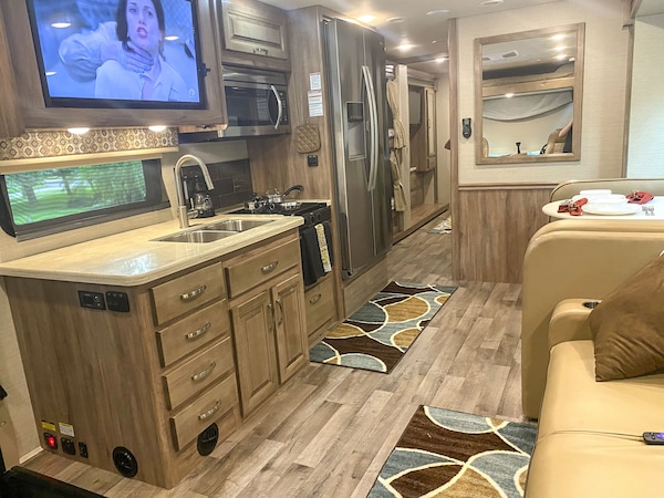 Suburban Glamping In A Luxury Motor Home - Tampa Bay
