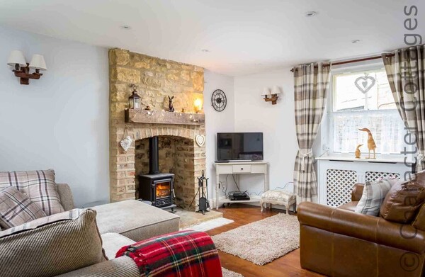 Inglenook Cottage, Pet Friendly In Bourton-on-the-water - 킹햄