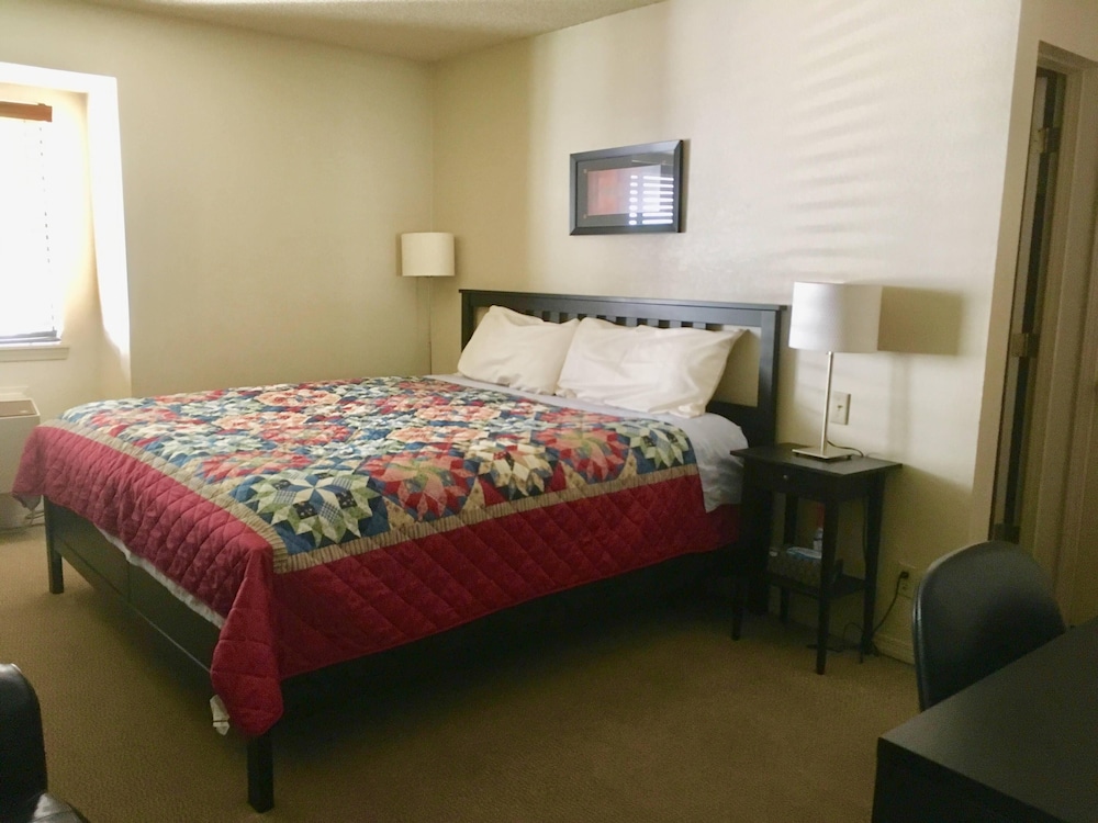 Comfort, Cozy, Private And Quite With Free Parking, Gym And Swim Pool - University of Denver, Denver