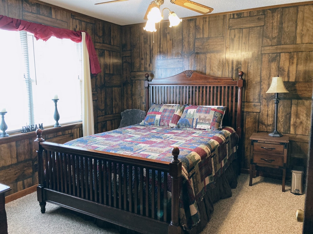 Pet Friendly!!  Cozy Home For Quiet Vacation! - Fall Creek Falls State Park, Spencer