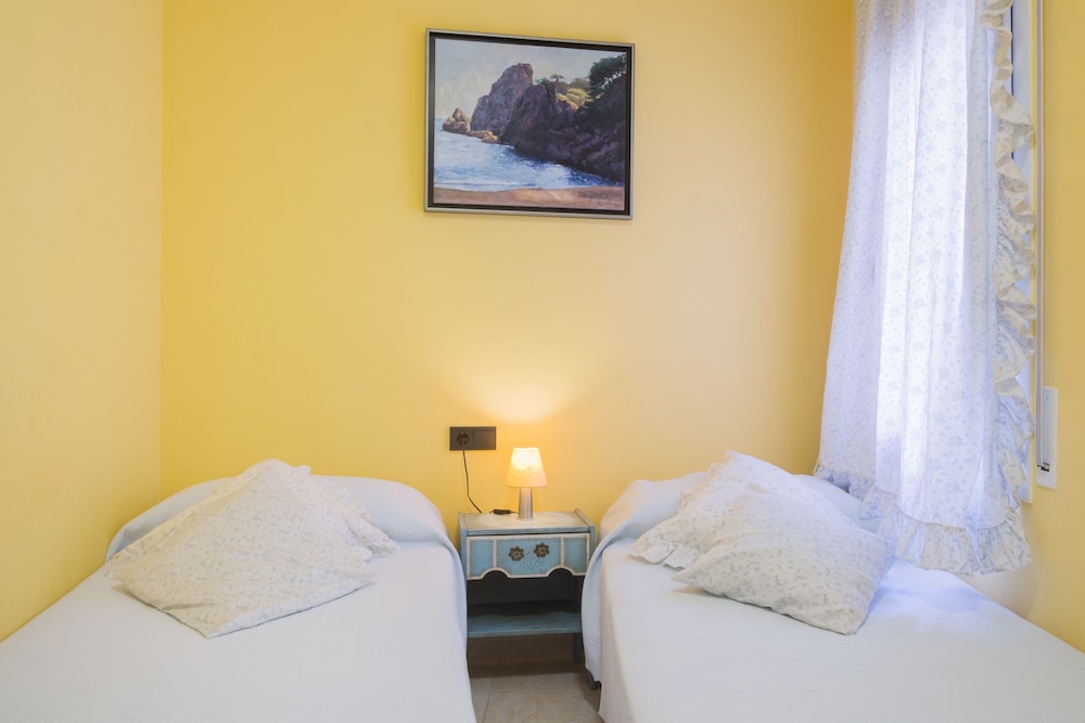 2 Bedroom Beachfront Apartment,calella De Palafrugell, Costa Brava - Llafranc