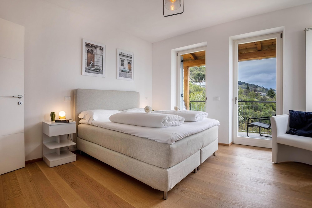 Appartement "Residence La Villa Cristallo" Met Uitzicht Op Het Meer, Zwembad, Balkon & Wi-fi - Gargnano