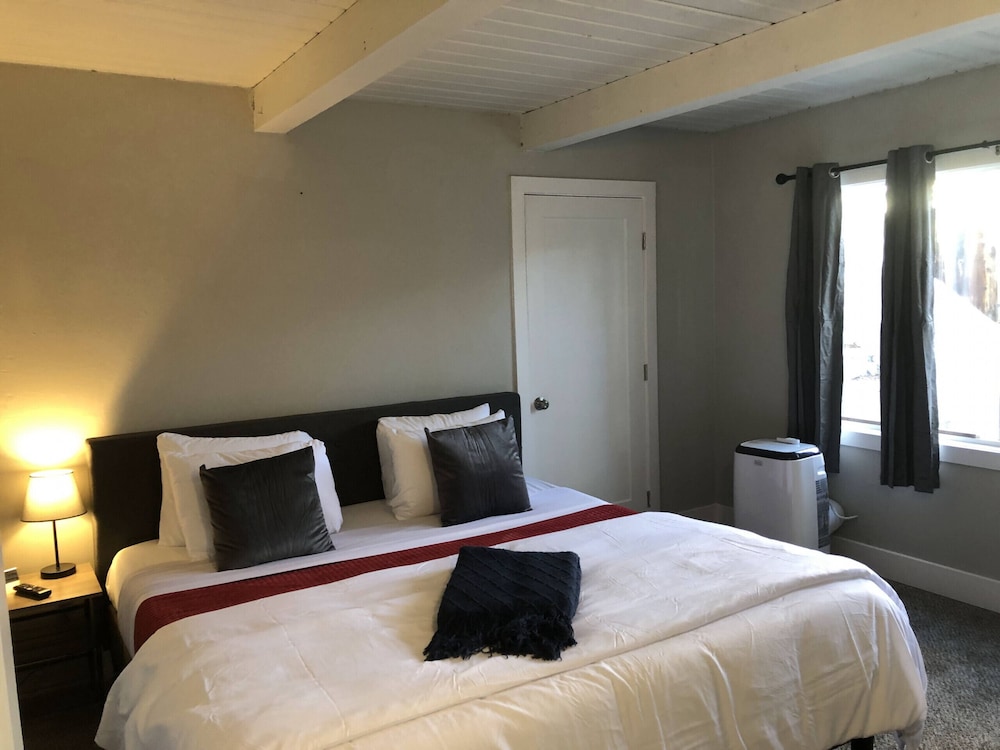 Reno 1 Bedroom Cozy Lower Unit - Grand Sierra Resort and Casino