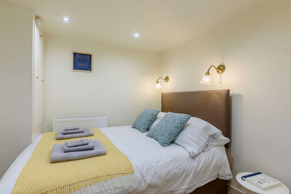 Luxury Family Friendly Holiday Cottage In The Heart Of The Cotswolds - Church Mews - 글로스터셔