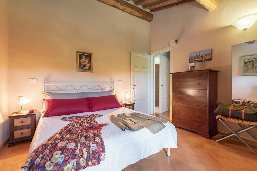 Apartment In Historic Villa "Le Contrade": View & Authentic Hospitality In Siena - Monteriggioni