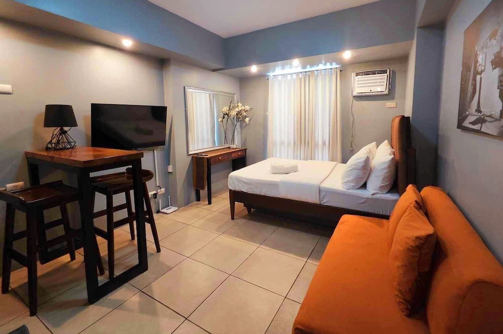Light Room Tagaytay With Wi-fi And Parking Space - Tagaytay