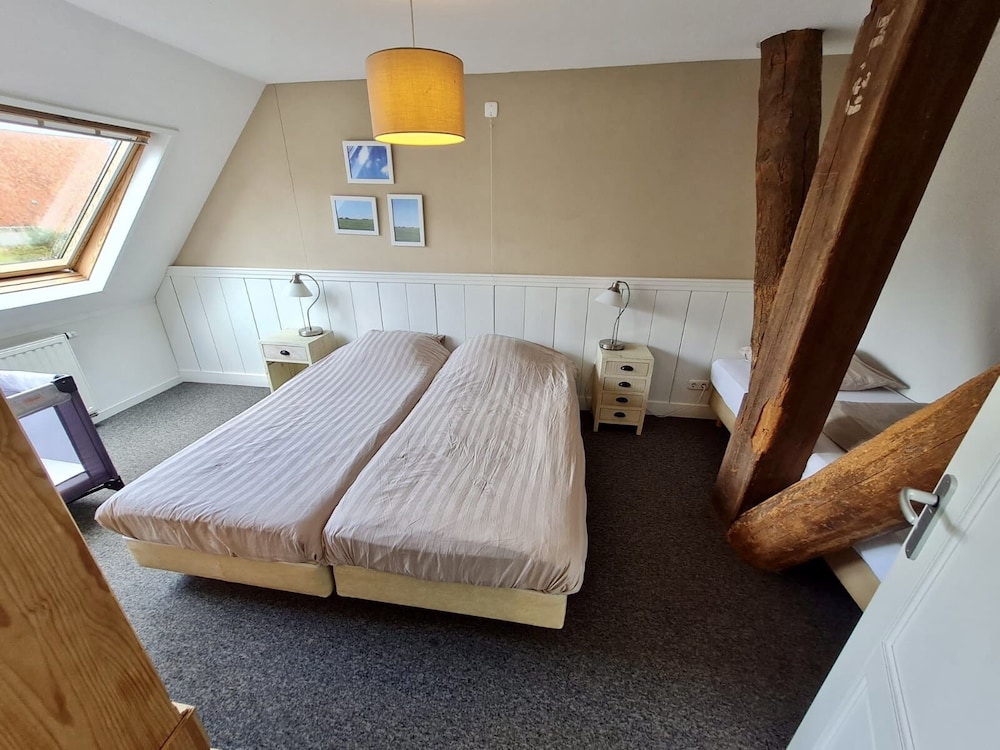 Sfeervol Appartement Met Slaapkamer In Geheel Verbouwde Boerderij - Friesland