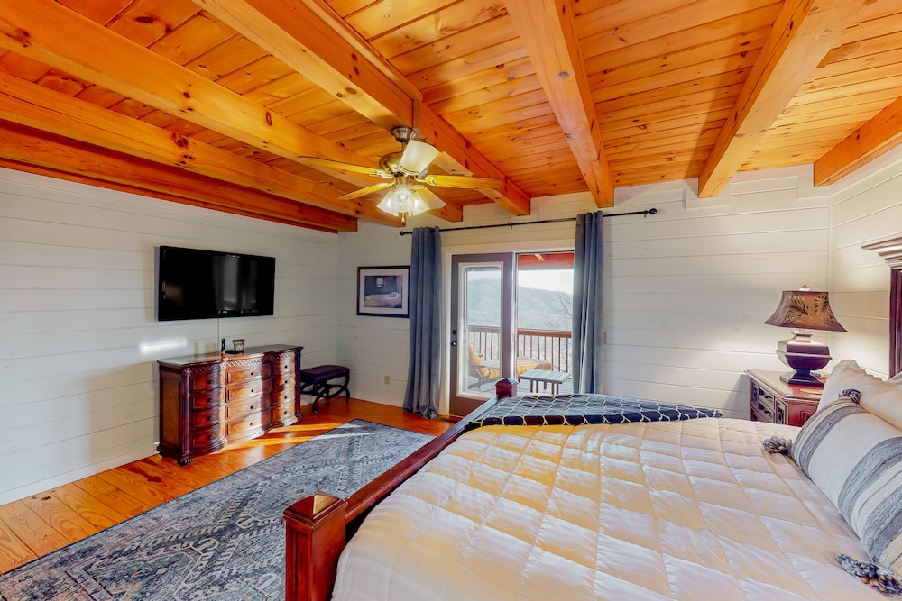 Brilliant Cabin With Mountain View, Fireplace, Air Hockey, Central Ac & W/d - 클레이턴