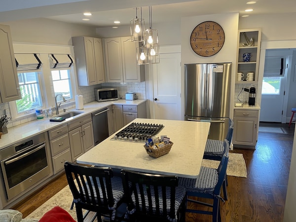 Recently Renovated Annapolis Home - Conveniently Located - Annapolis, MD