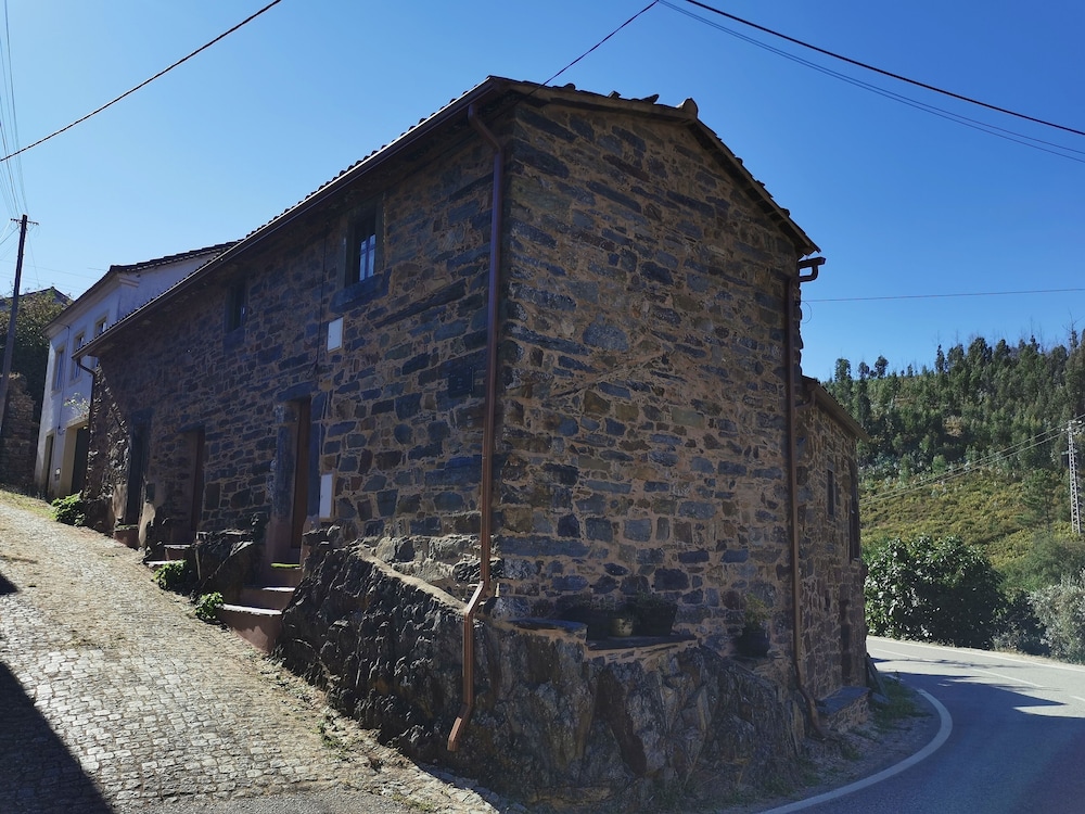 400 Year Old 3-bedroom Farmhouse Central Portugal - Castelo