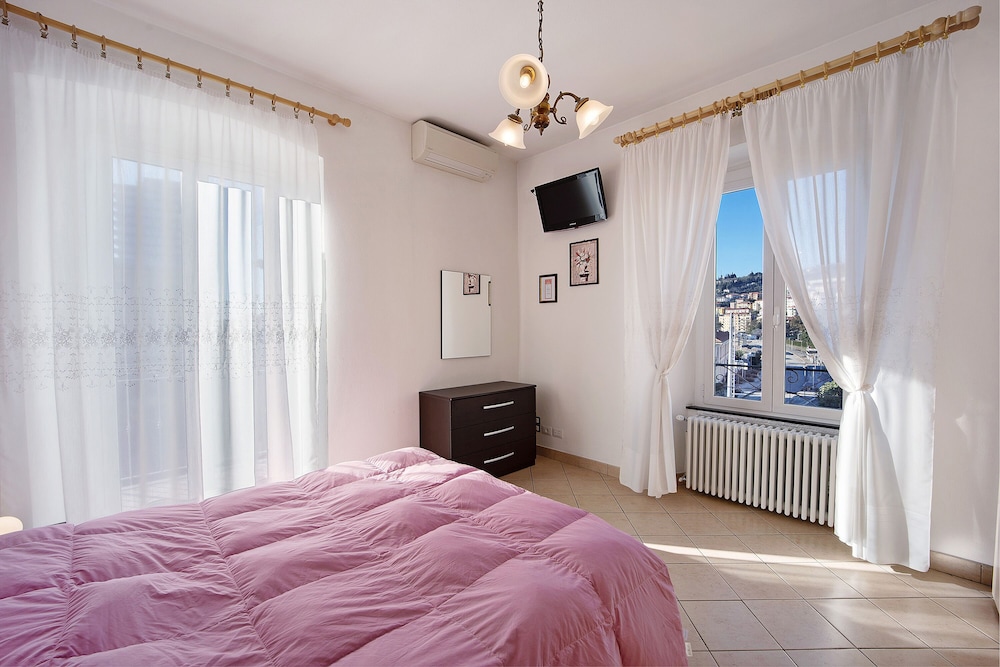Apartment 'Vicino Al Mare Soleggiato' With Balcony, Wi-fi And Air Conditioning - İmperia, İtalya