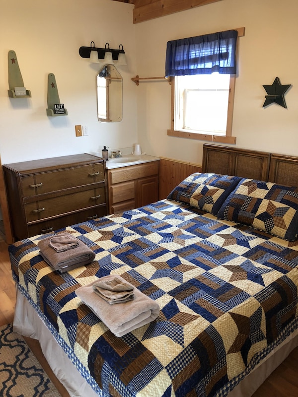 Kara Creek Queen Bed Cabin (#9) - Sundance, WY