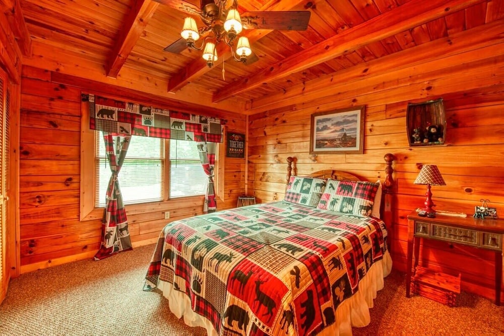 Mountain Mist 3 Bedroom Cabin On Douglas Lake - Sevierville, TN