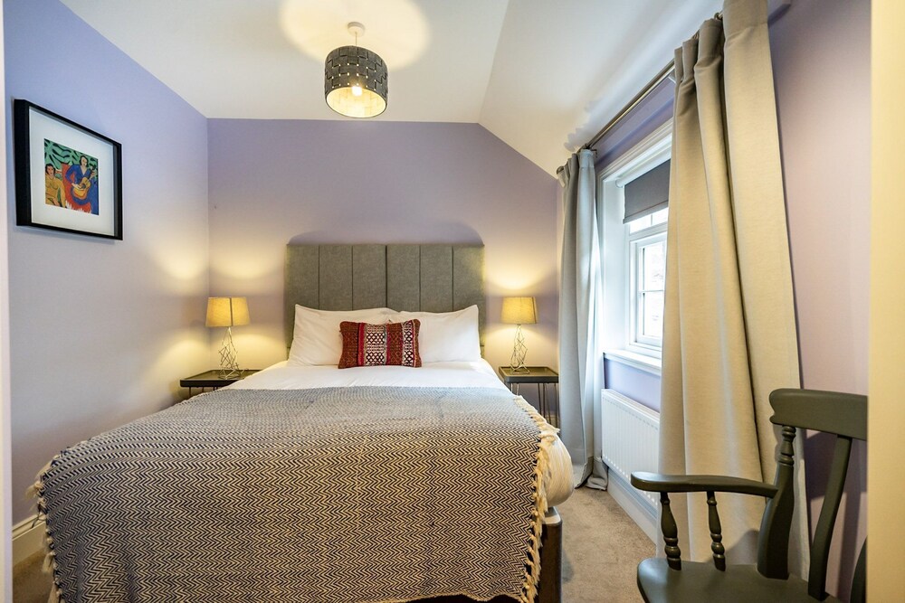 Sleeps 4 Guests  In 2 Bedrooms - York, UK
