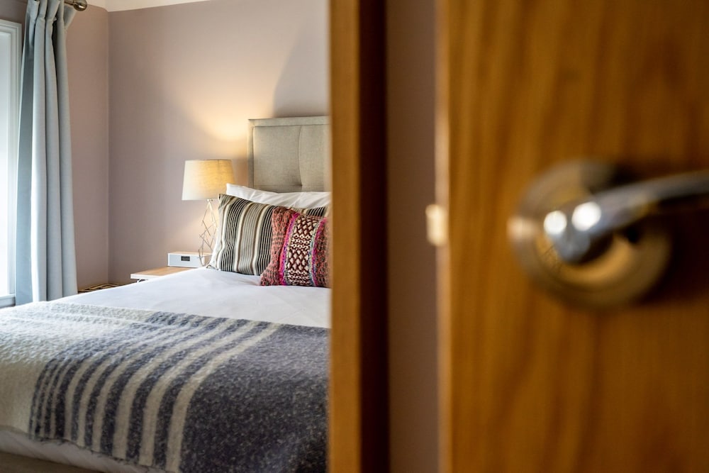 Sleeps 4 Guests  In 2 Bedrooms - York, UK