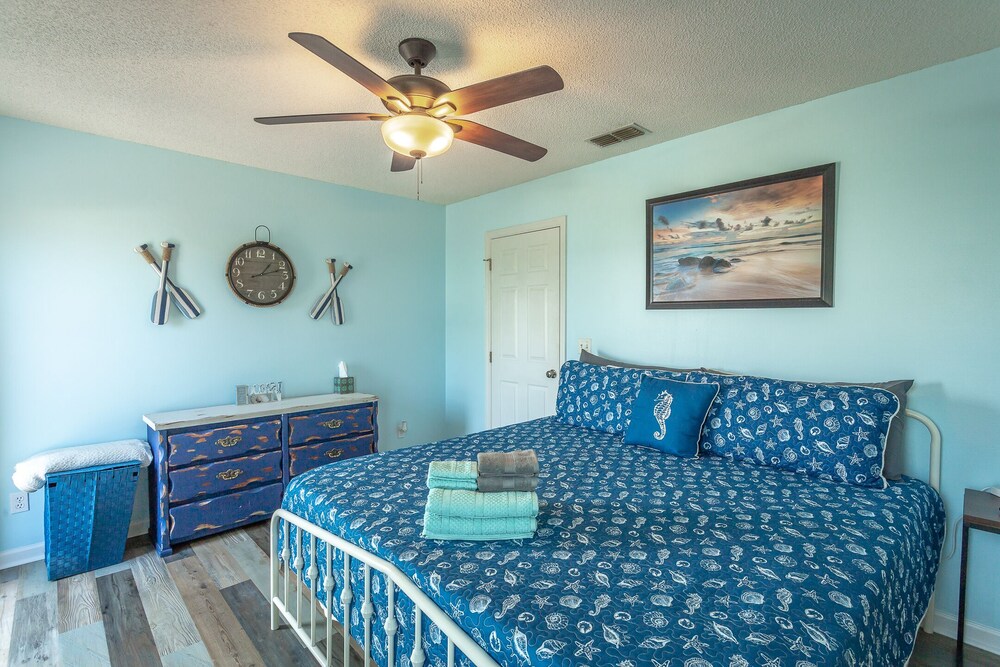 5 Bedroom Beach House 🏝 Private Beach 🏖 Sleeps 12 🎣 Fishing ☀️Screened Porch - Alligator Point, FL
