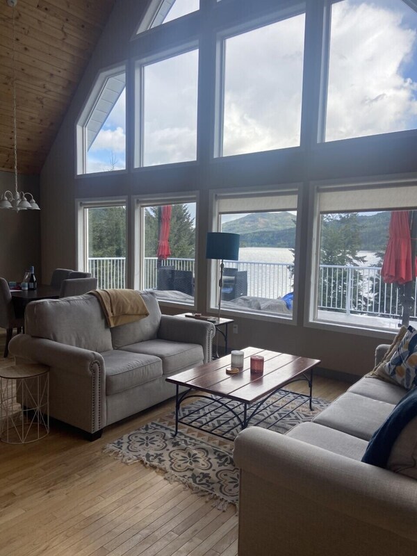 Gorgeous Private Lakefront In Shuswap - Sun Peaks Resort, BC