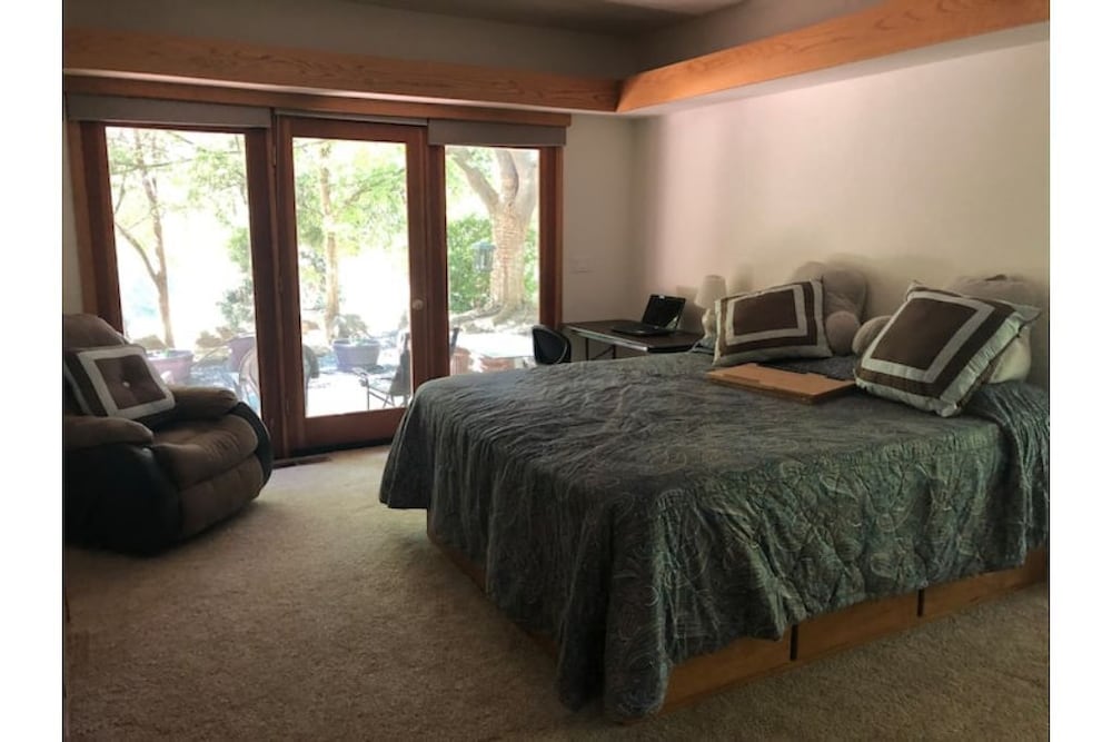 Creekside View W/patio, Nature, Hot Tub, Steam Shower.  Stay And Enjoy The Quiet - Paradise, CA