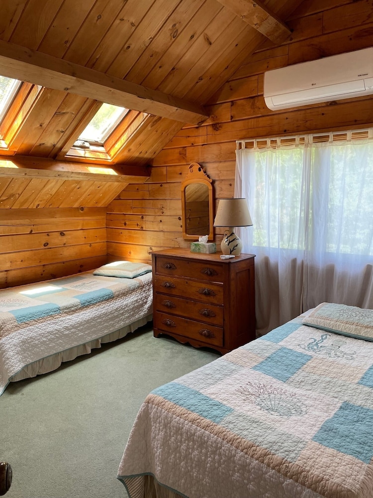 Rustic Cozy Log Cabin - Massachusetts