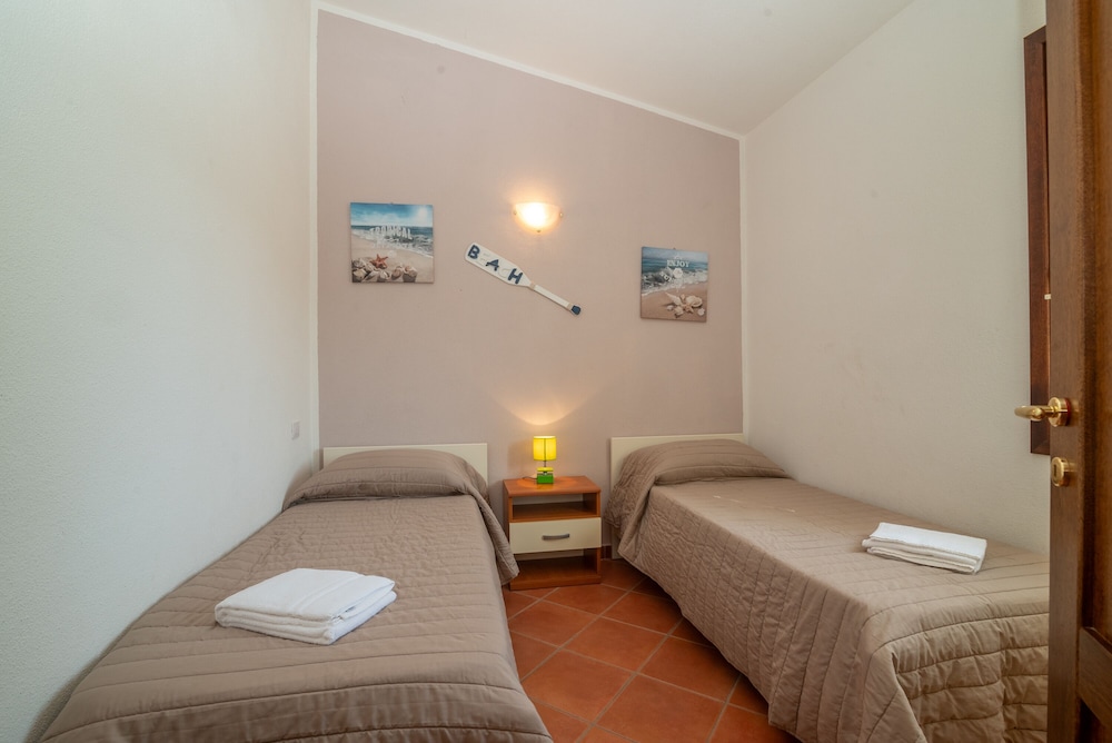 Holiday Home Villa Alice With Garden, Shared Pool & Wi-fi - Costa Paradiso