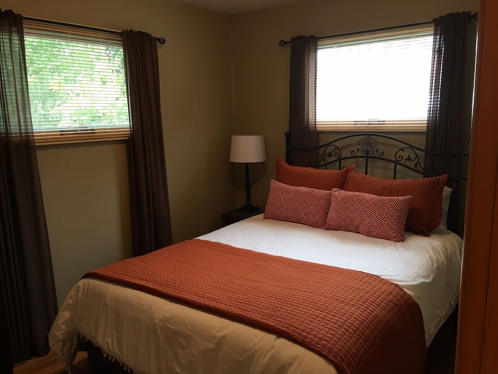 Comfy, Cozy Family Vacation Home - Bear Country USA, Rapid City