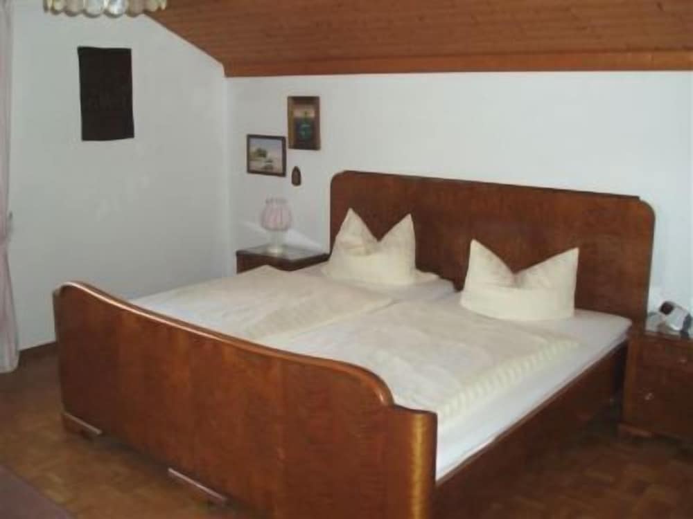 Apartment For Up To 4 People, 90 Square Meters, 2 Large Bedrooms, Balcony - Piding