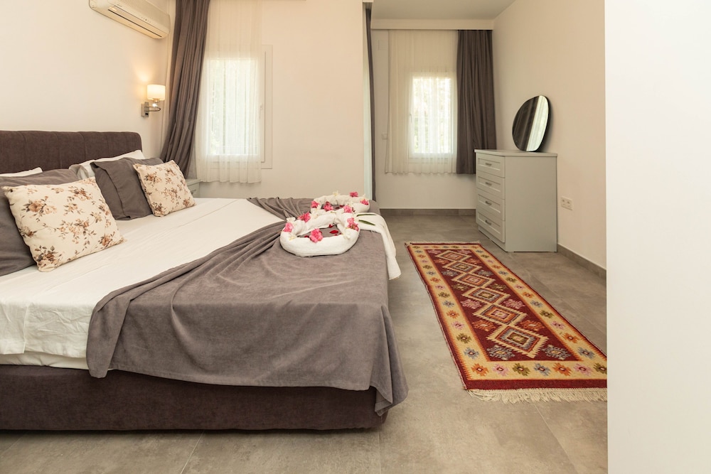 Villa Marti - 6 Bedrooms Sleeps 14 Guests - İztuzu Plajı