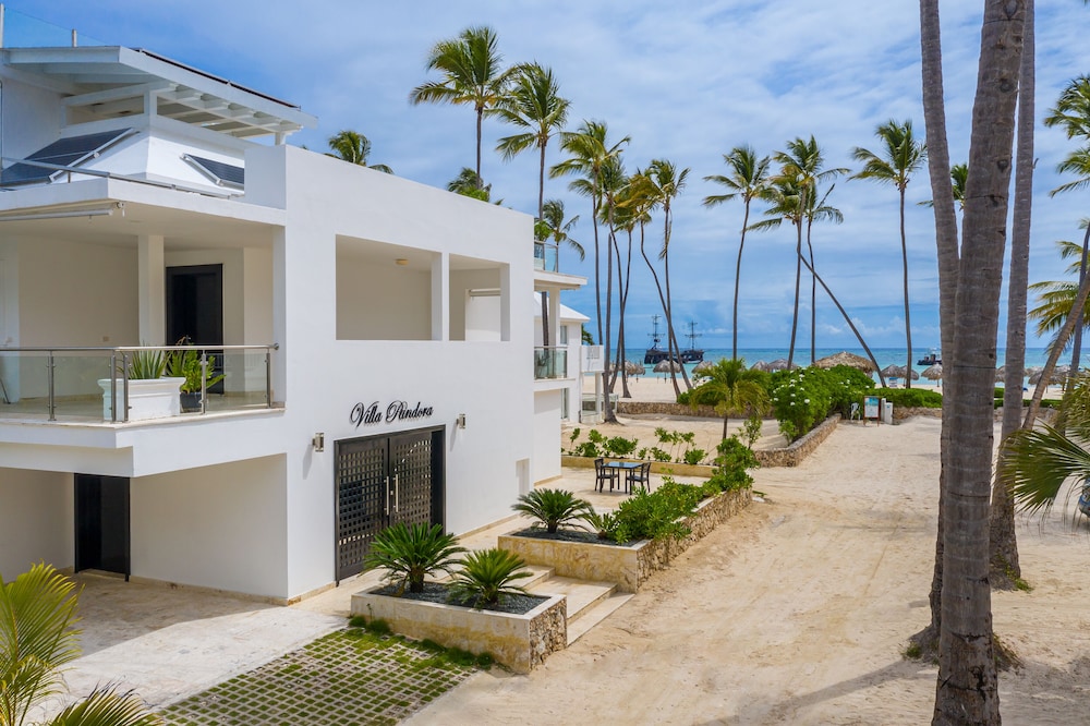 Karayip Denizi'nin Nefes Kesen Manzarasına Sahip 8 Odalı Beach Front Villa! - Punta Cana