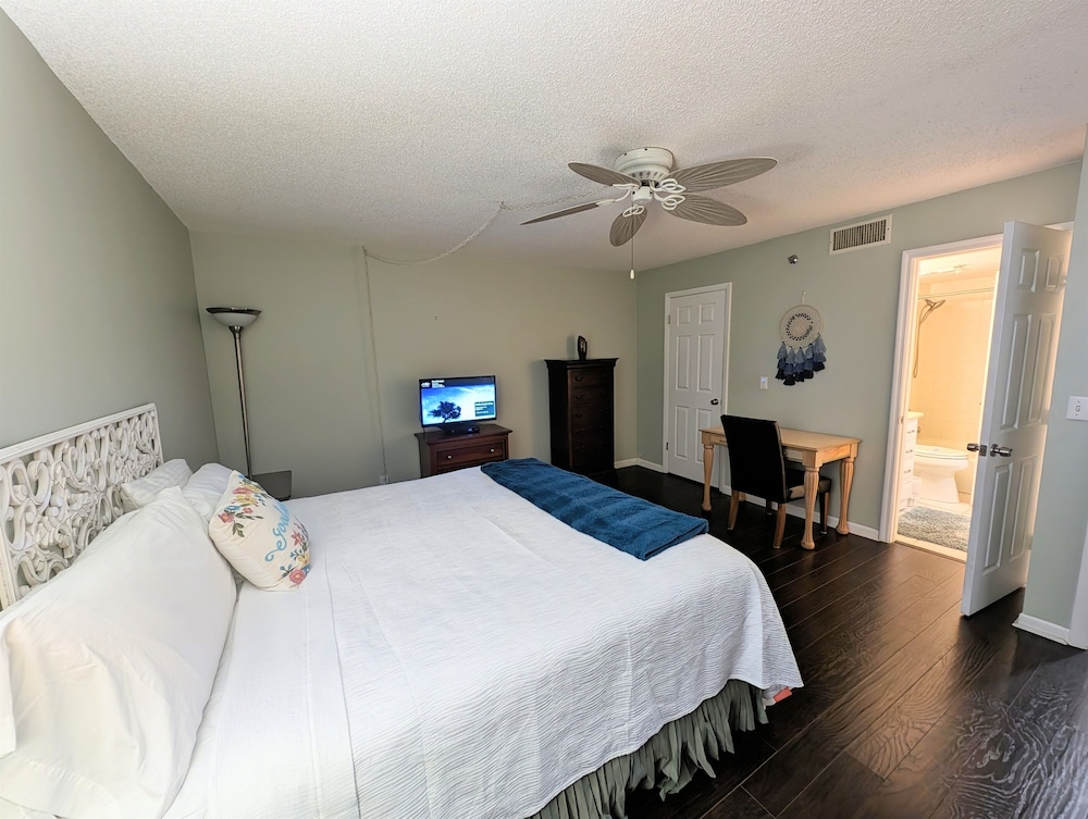 Waterfront, King Bed, Near Beach - Indian Shores, FL