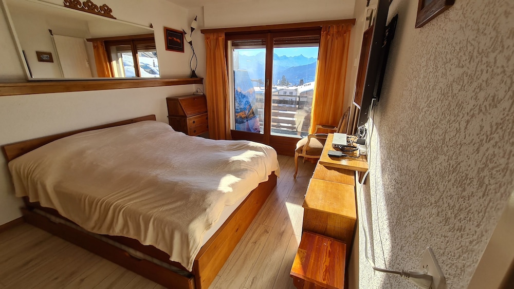 Top Floor, Large South Balcony, Right In The Center Of The Resort - Canton of Valais