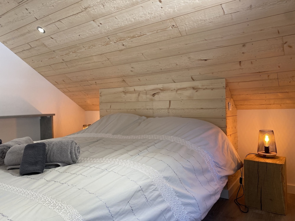 Elsa Apartment, Sleeps 6, Lake View, Air-conditioned, Electric Hook-up Point Gerardmer - La Bresse