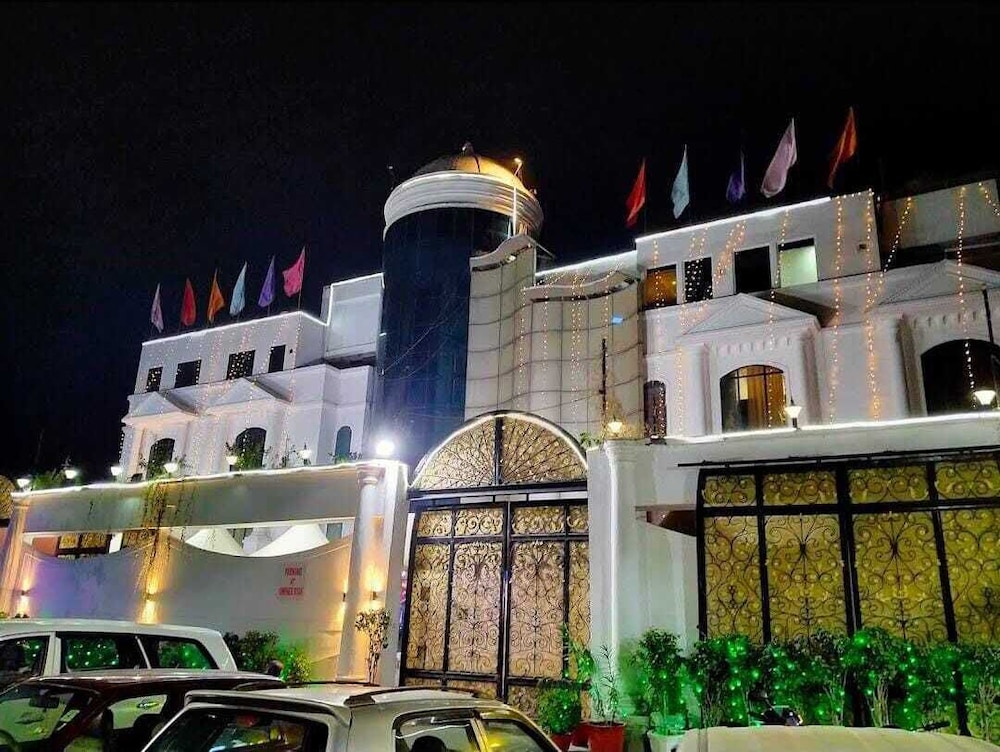Hotel Mandakini Royale - 坎普爾