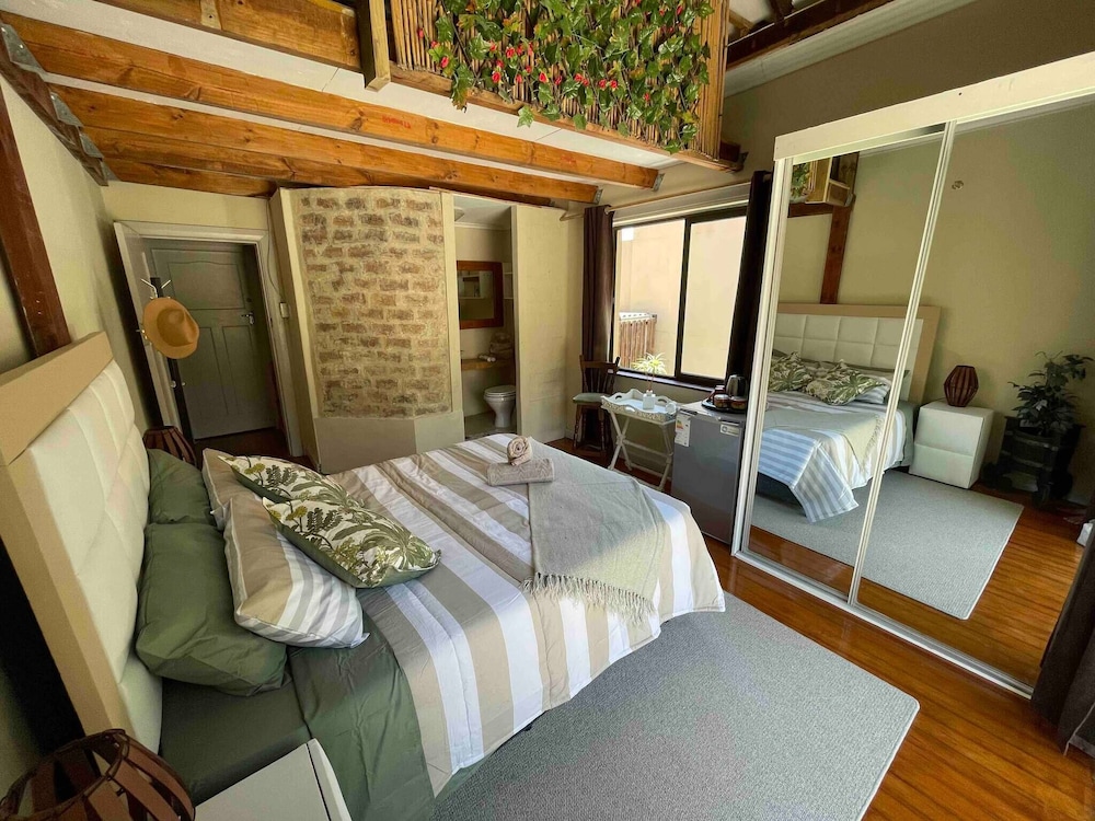 Room In House - Living In Mountain Views Camps Bay - Camps Bay