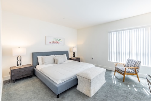3br/3ba Fully Furnished Apartment In Hollywood 3 Bedroom Apts By Redawning - Cheviot Hills - Los Angeles