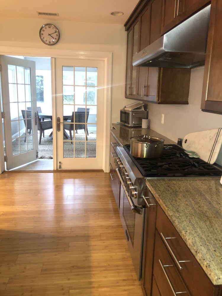 5 Bdrm Across From The Usna Stadium - Arnold, MD