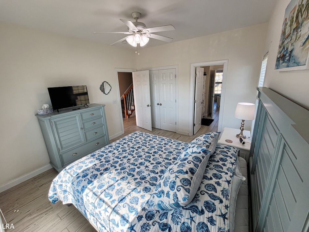 Shorely Blessed - 5 Bedroom Canal View Home! - Topsail Island, NC