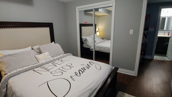 2 Bedrooms Basement Apartment In Detached House Quiet In Milton Ontario Canada - Milton