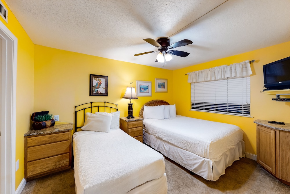 All-suite Condo With Pool, Hot Tub, Sauna, Free Wifi & Central Ac - Niceville, FL