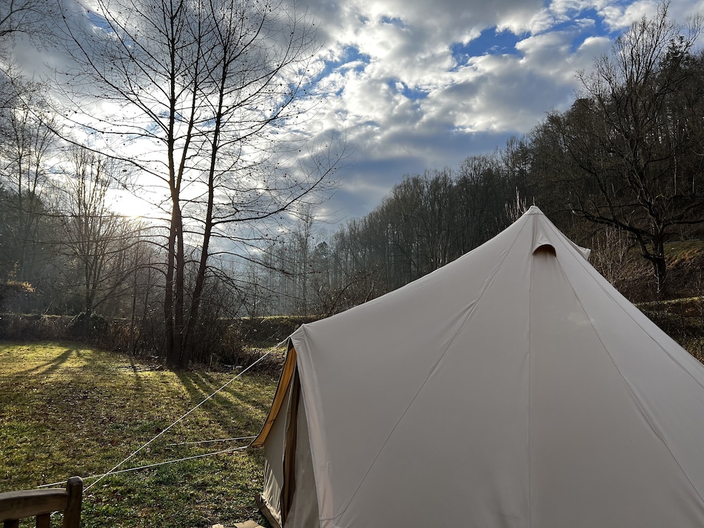 Off Grid Bell Tent Full Size Bed & Solar Powered. - Blue Ridge Mountains