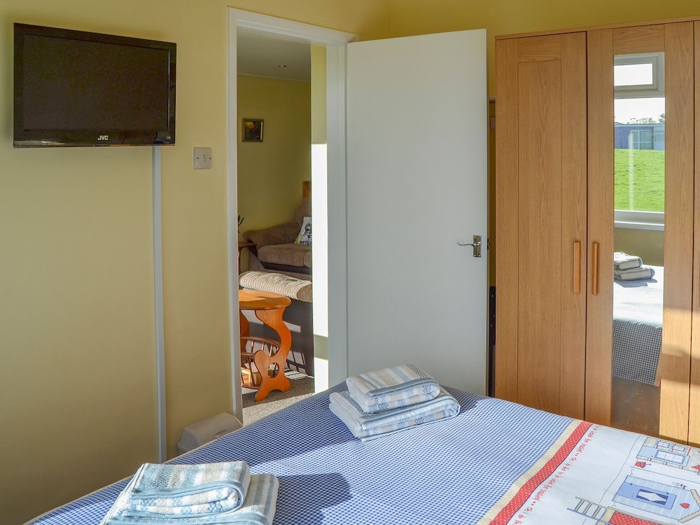 2 Bedroom Accommodation In Winterton On Sea - Hemsby