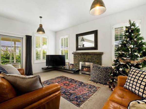 Fletcher Cottage - Modern Arrowtown Cottage, Perfect For Families & Couples - アロータウン