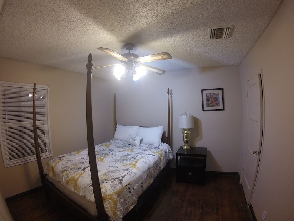 Cheerful Spacious Accessible House - South Gate, CA