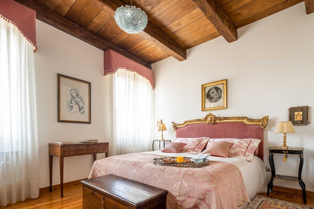 Elegant Penthouse With Charming Views In Asolo Historic Town - Loria